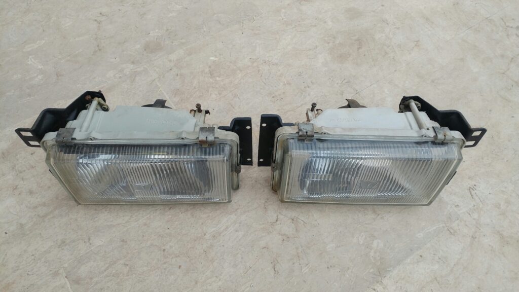 Corolla 1982-83 sedan/wagon Head Lights pair (L+R) - Auto ...